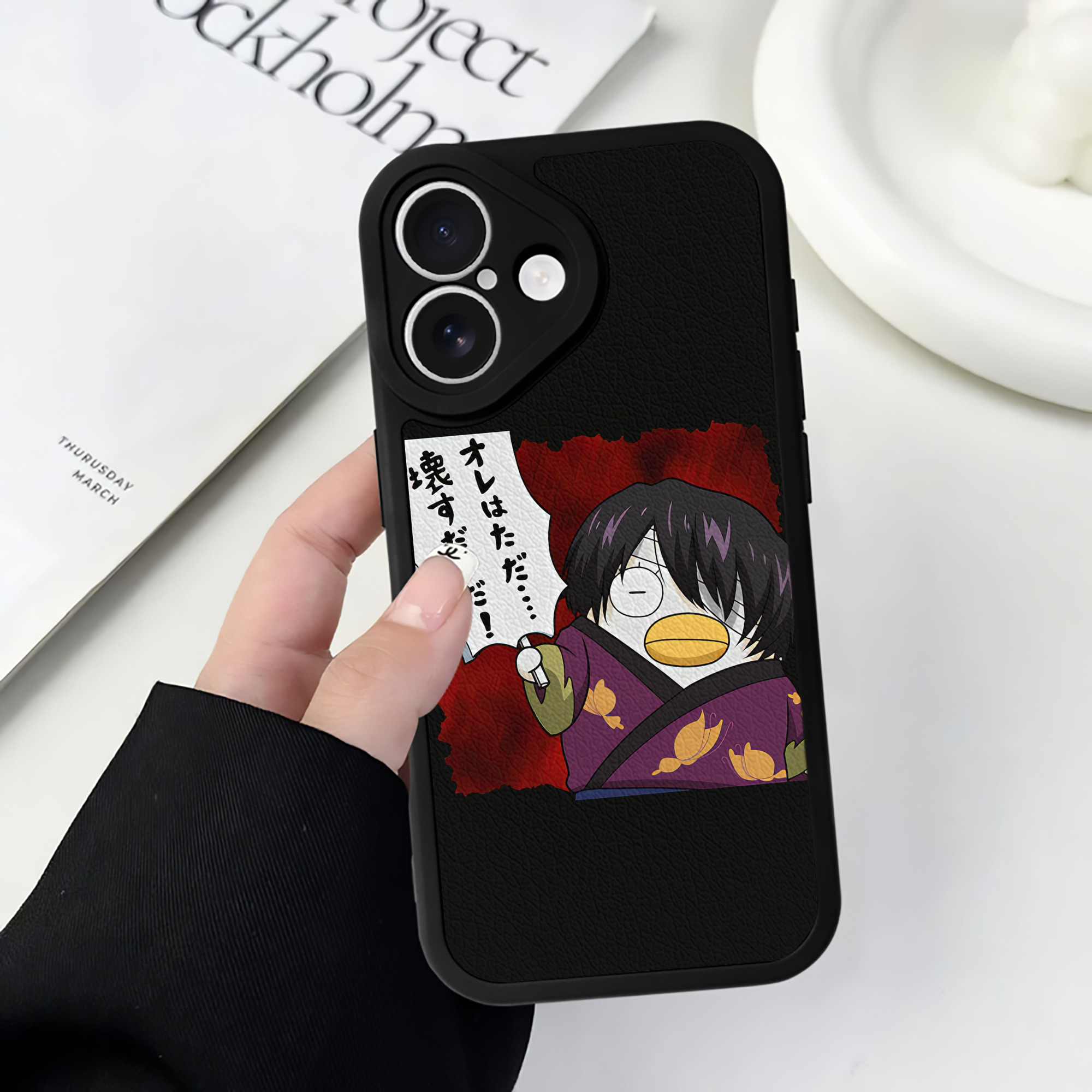 （画像用） ぎんたま 坂田銀時（さかたぎんとき） 神楽 志村新八（しむら しんぱち） GINTAMA Sakata Gintoki Kagura Shimura Shinpachi 【iPhone 16シリーズ対応】シリコンスマホケース（レザー調） 材質：シリコン
